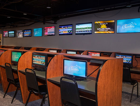 delta downs simulcast image